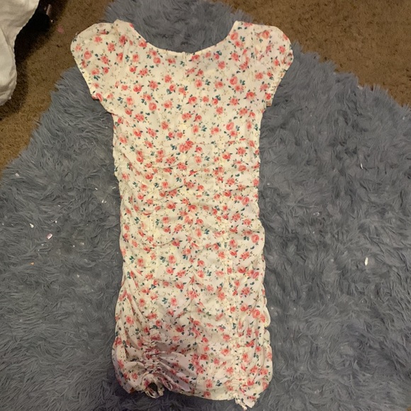 floral ruched dress - Picture 5 of 5